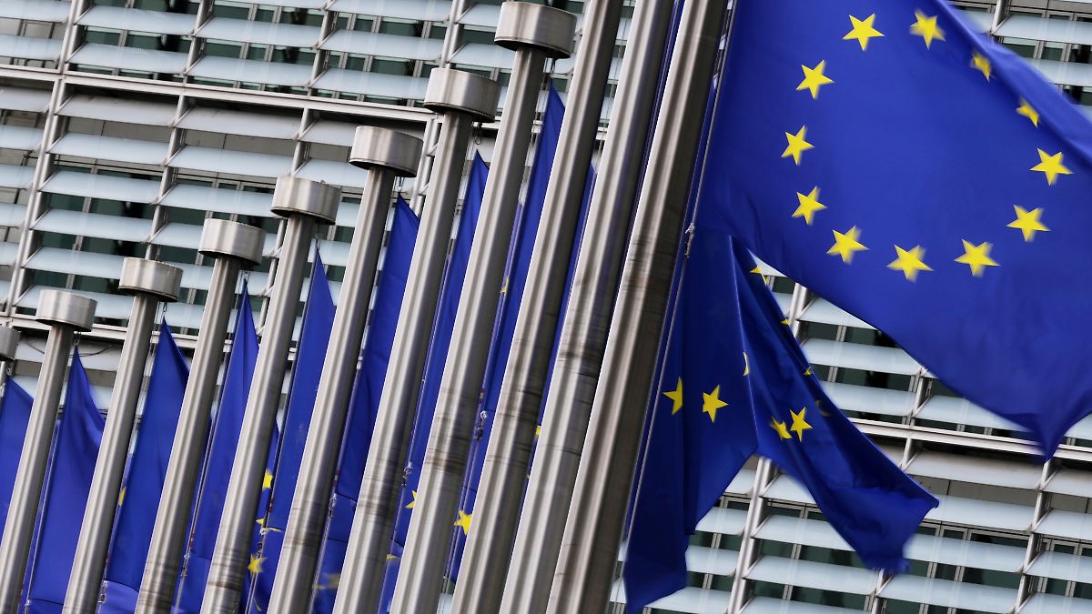 Prognose zur Europa-Wirtschaft: EZB-Experten heben Wachstumsprognose für Euroraum leicht an