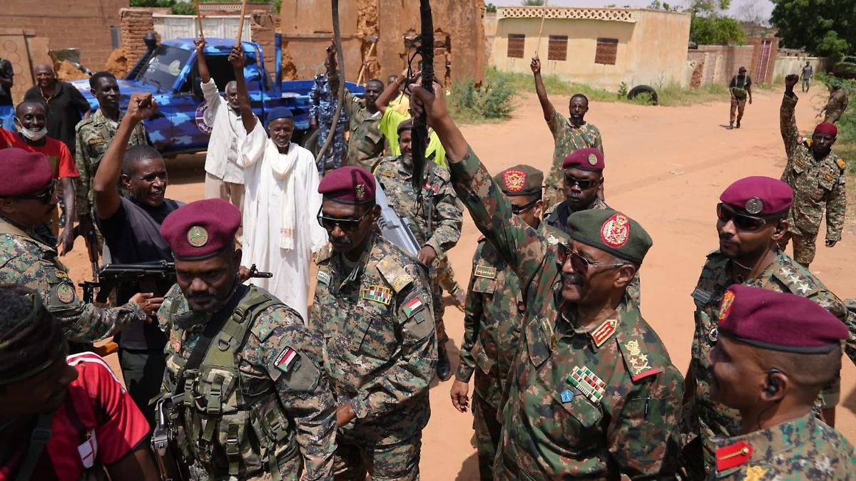 Belagerte Stadt vor dem Fall: Terror-Miliz erobert Armee-Hauptquartier in Darfur