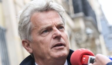 Milliarden für Staatskasse: Frankreichs Premier will Sozialisten mit Sondersteuer gewinnen