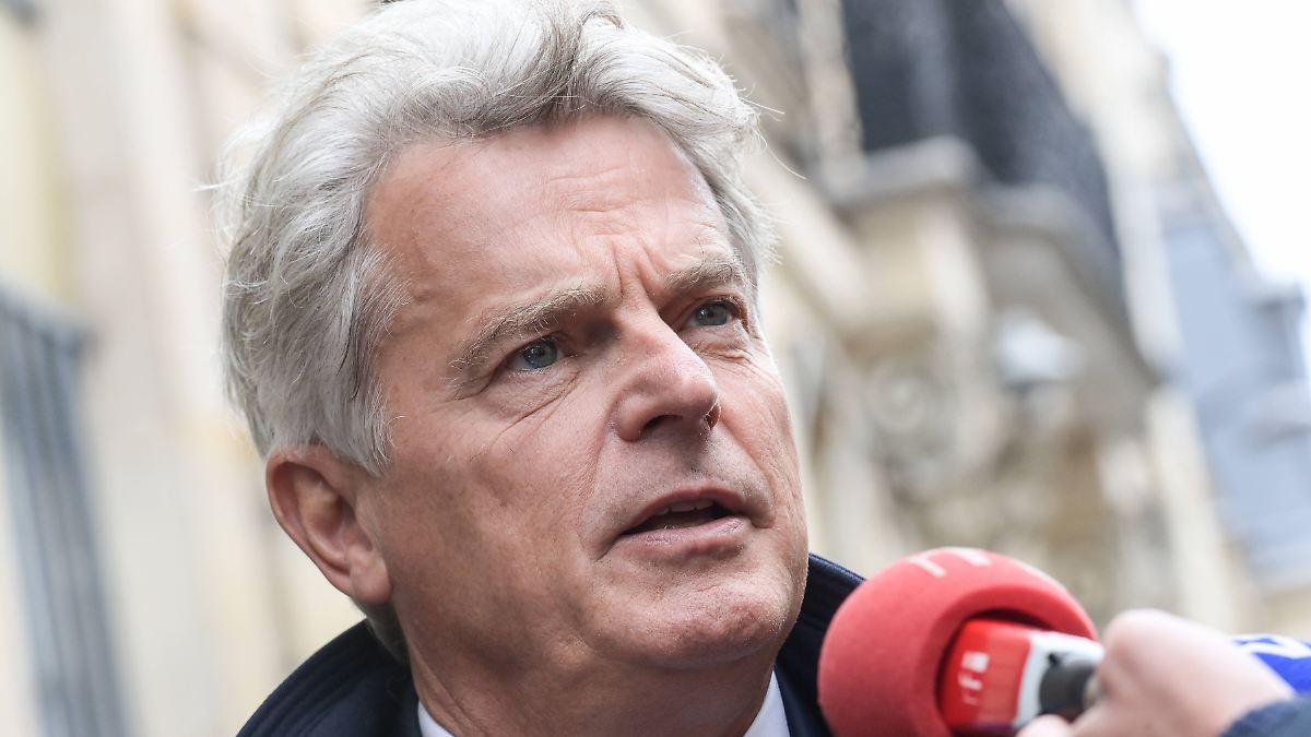 Milliarden für Staatskasse: Frankreichs Premier will Sozialisten mit Sondersteuer gewinnen