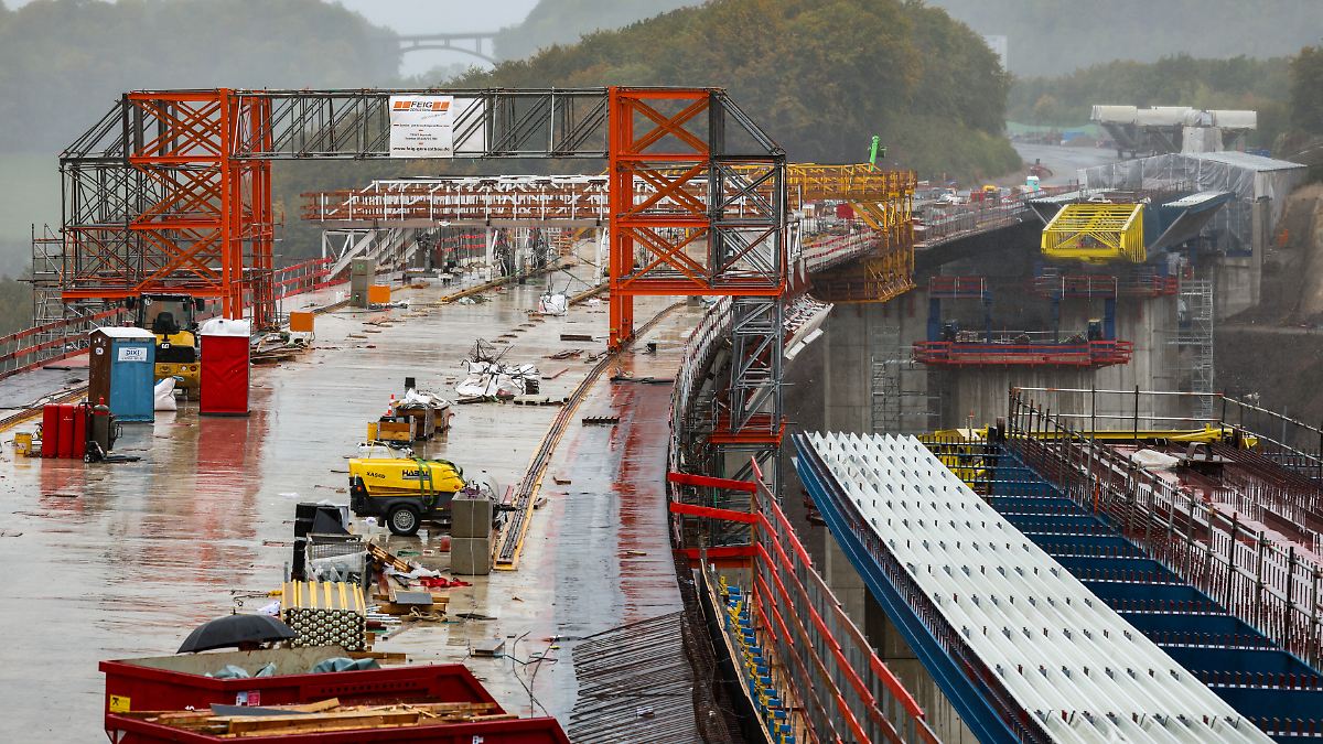 Seit vier Jahren gesperrt: Rahmede-Brücke soll früher als geplant befahrbar sein