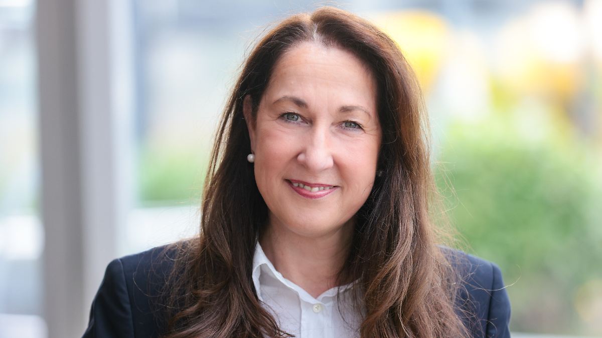 Messerangriff auf Iris Stalzer: Herdecker Bürgermeisterin soll stundenlang gefoltert worden sein