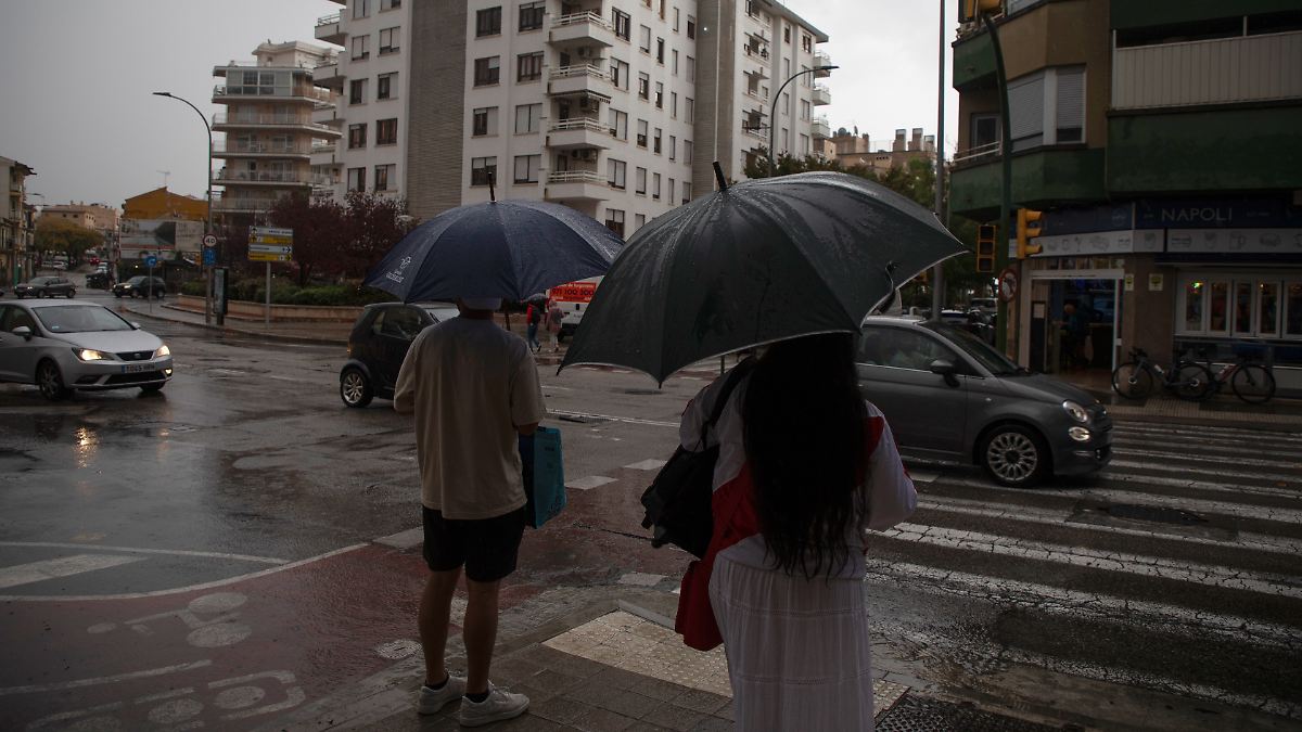 Wetterdienst warnt: Sturmtief Alice flutet Straßen auf Mallorca