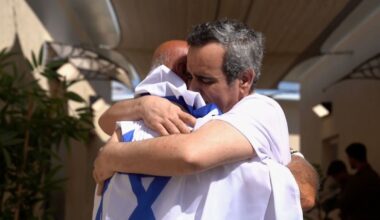 "Er kochte für seine Entführer": Hamas-Geiseln berichten von Folter und Kartenspielen