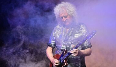 "Ich bin nie perfekt": Queen-Gitarrist Brian May verspielt sich ständig auf der Bühne