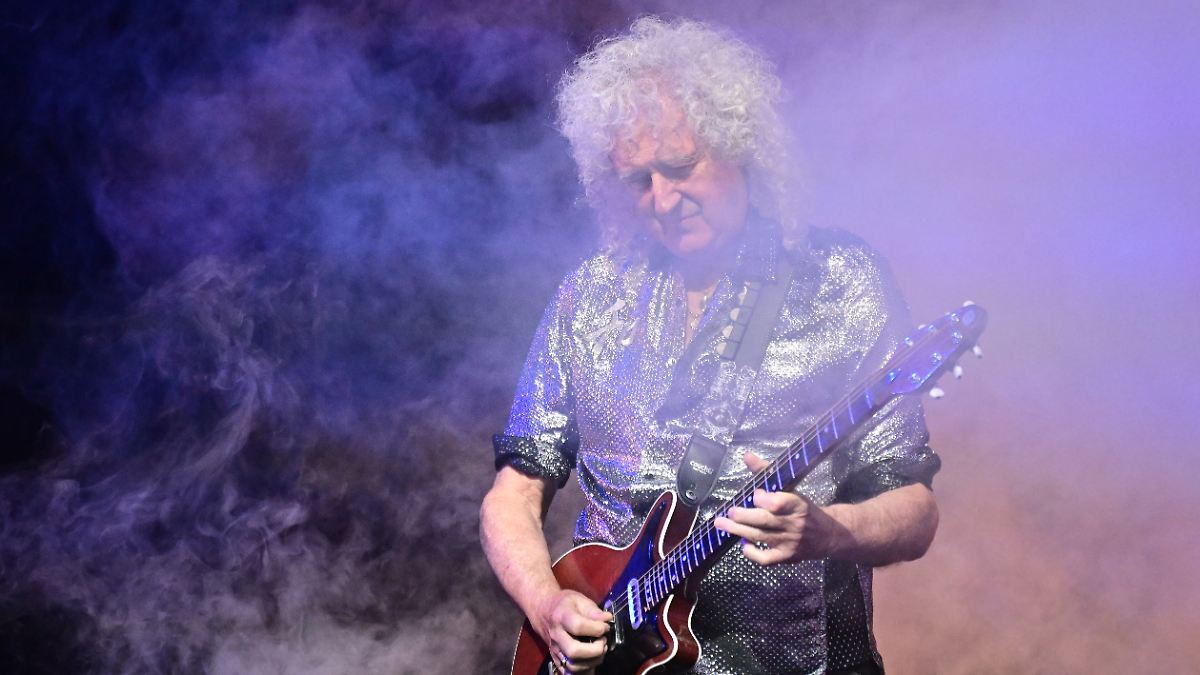 "Ich bin nie perfekt": Queen-Gitarrist Brian May verspielt sich ständig auf der Bühne