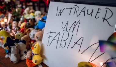 "Ein Güstrower Kind": Hunderte nehmen an Trauergottesdienst von ermordetem Fabian Abschied