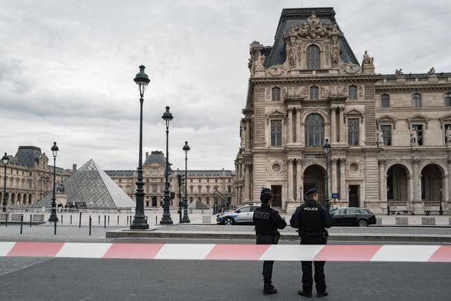 Das Louvre nach dem Tag des Raubs.