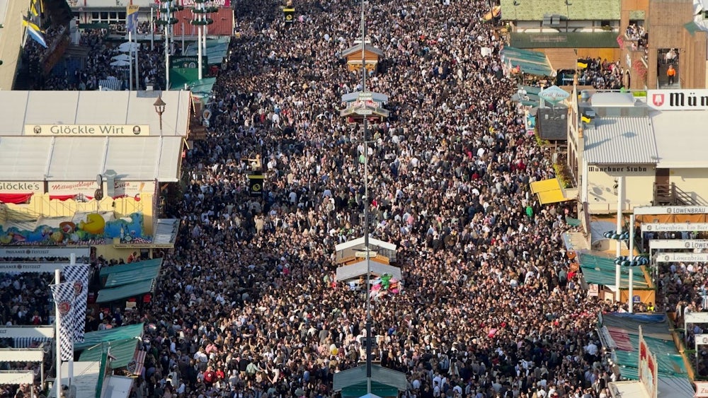 Am vergangenen Samstag wurden die Zugänge zum Oktoberfest wegen Überfüllung geschlossen. (Archiv)