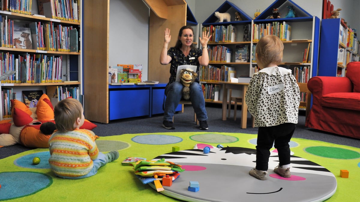 Bücherbabys erobern die Stadtbibliothek