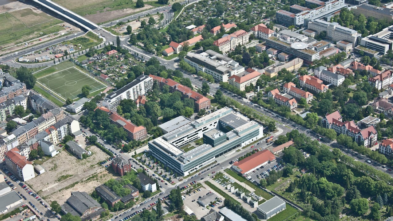 Razzia Uniklinik Dresden: Mitarbeiter sollen Knochen heimlich aus Toten operiert haben | Regional