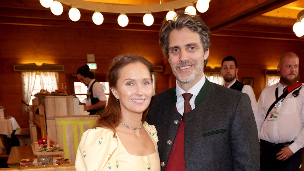 Ludwig Prinz und Sophie Prinzessin von Bayern Prominente im Schützenzelt.
