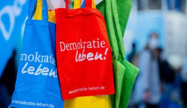 Schulen werden für Demokratie-Programme attackiert