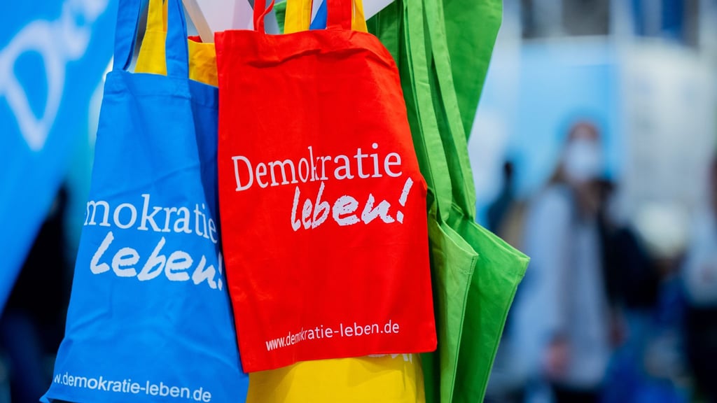 Schulen werden für Demokratie-Programme attackiert