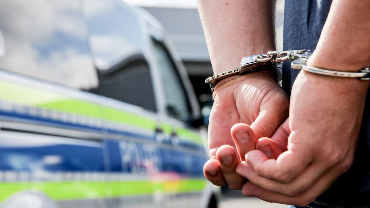IS-Anhänger in U-Haft: Terror-Verdacht nach Schüssen auf Autos | Regional