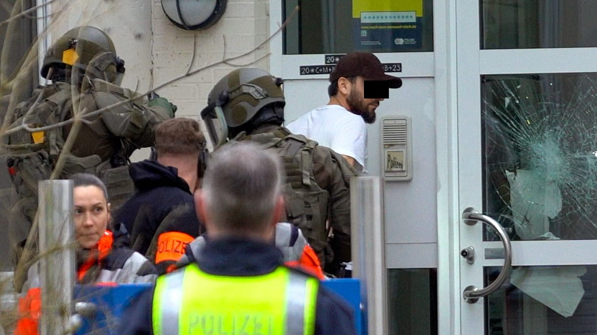 Weil er wusste, was kommt: IS-Terrorist taucht kurz vor Abschiebung unter | Regional
