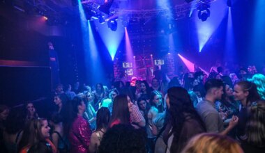 Partys in Deutschland - Fans feiern Album-Release von Taylor Swift - Kultur