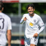 Fussball, Saison 2024/2025, Regionalliga West, 10.05.2025, 33. Spieltag, Herren, 1.FC Bocholt (weiss) vs. SV Eintracht Hohkeppel (gelb) /// v.l.: Nicolas Hirschberger (1.FC Bocholt), Celal Aydogan (1.FC Bocholt),
