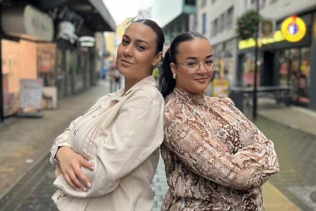 Nicol Manna (l.) und Inda Dahman führen Imbisse auf der Brückstraße in Dortmund.