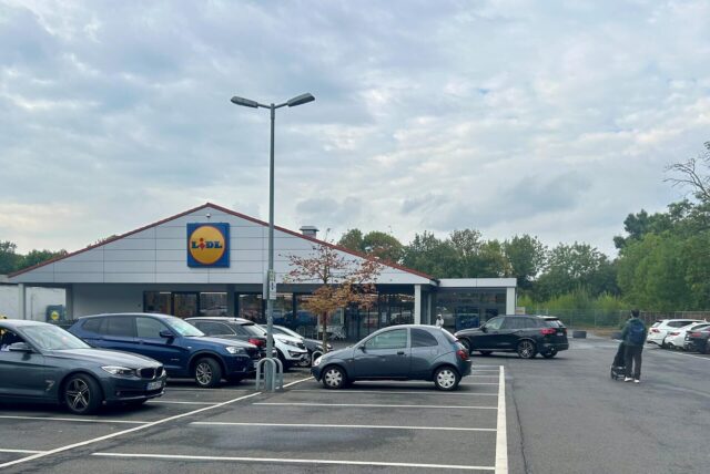 Das alte Lidl-Gelände an der Kaiserstraße mit Parkplatz.