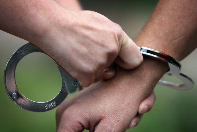 Die Polizei schnappte in Wickede zwei mutmaßliche Einbrecher.