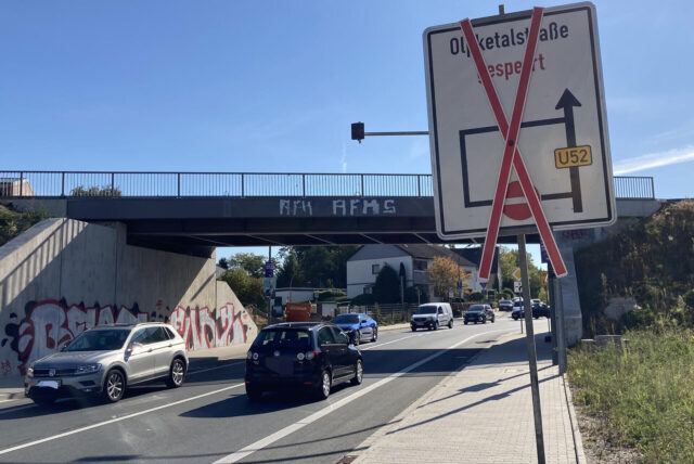 Das Straßenschild weist auf eine Sperrung im Dortmunder Süden hin. (Archivbild)