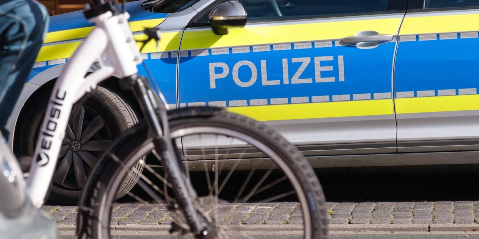 Autofahrer erfassen Kinder und flüchten 