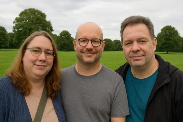 Simone Grundmann,  Dennis Schröder, Torsten Grundmann (v.l.) bereiten eine Halloween-Aktion in Asseln vor.
