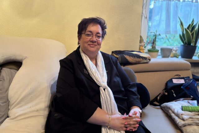 Marion Mazucco in ihrem Wohnzimmer.