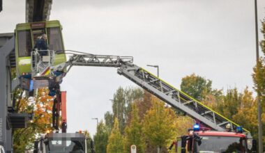 Unfall an der TU Dortmund: Baufahrzeug kollidiert mit H-Bahn