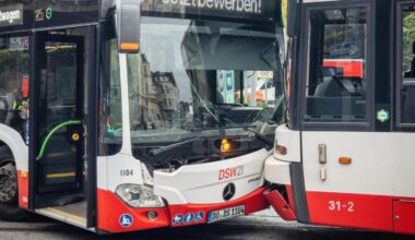 Schwerer Unfall in Dortmund: Linienbus kollidiert mit U44 