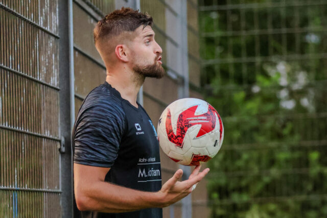 Maurice Temme beim Einwurf