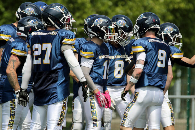 Giants-Spieler jubeln gemeinsam.