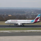 Ein Eurowings-Flugzeug landet am Flughafen Dortmund