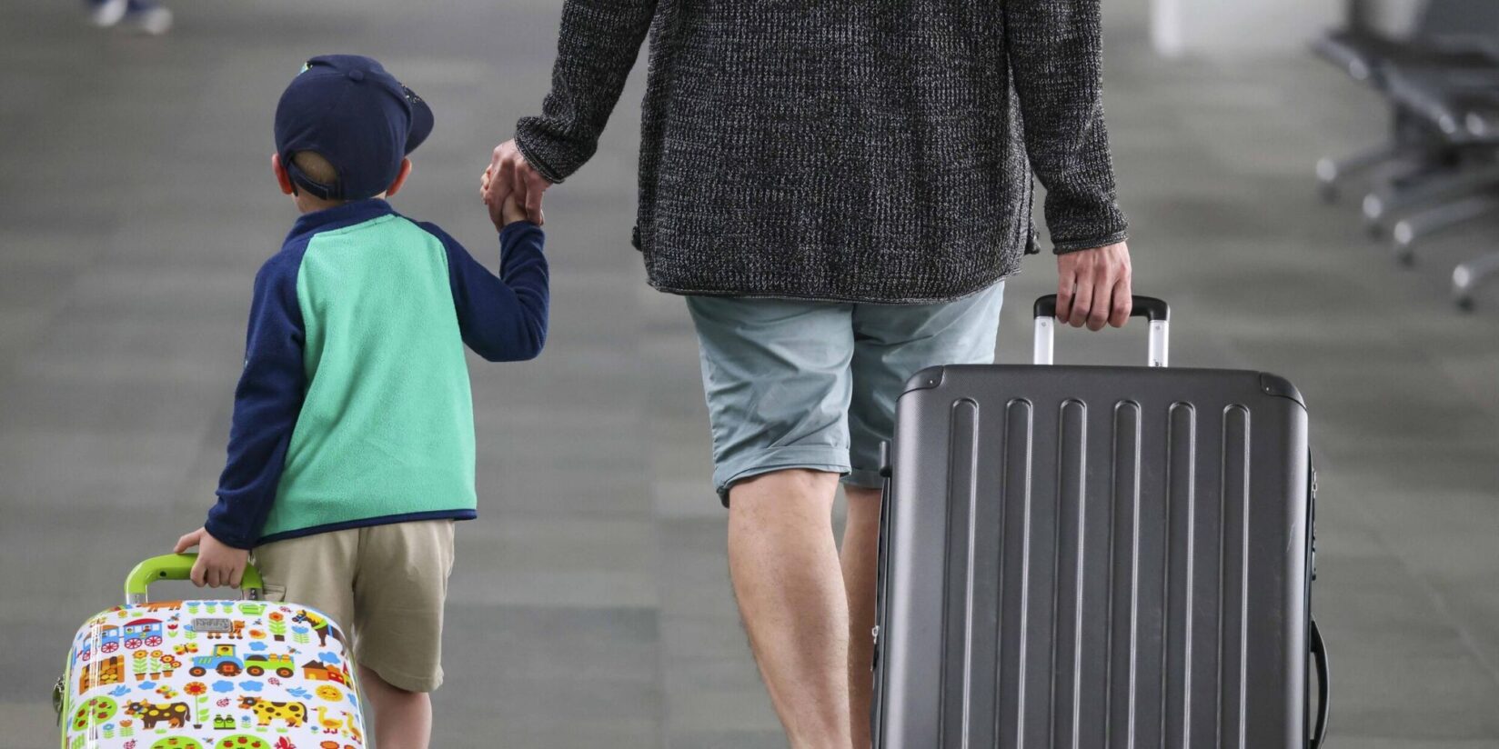 Familien am Flughafen Dortmund erwischt