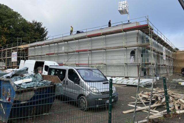 Der Bau des neuen Supermarktes an der Derner Straße/Ecke Grüggelsort schreitet zügig voran.