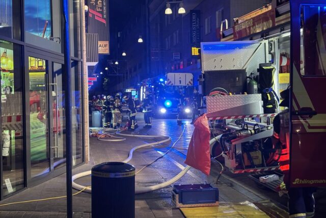 Die Feuerwehr am 13.10.25 im Einsatz am Westenhellweg in Dortmund.