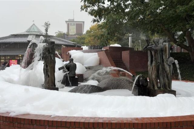Schaum im Gaukler-Brunnen in Dortmund