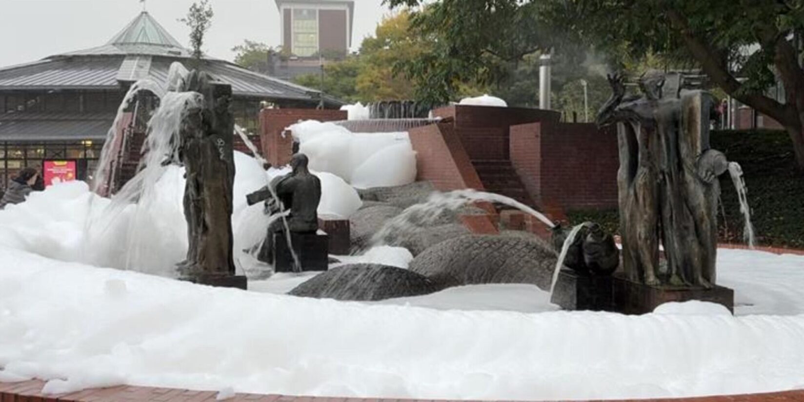 Hoher Reinigungsaufwand nach „Schaumparty“ am Stadtgarten