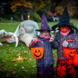 Verkleidete Kinder mit Halloween-Schminke im Westfalenpark