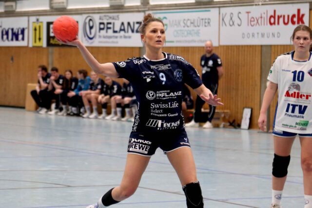 Kriwat wirft den Ball aufs Tor.