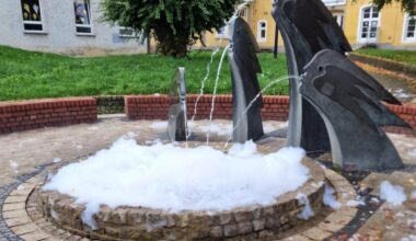 Vandalismus am Hexenbrunnen sorgt für Schaum-Alarm