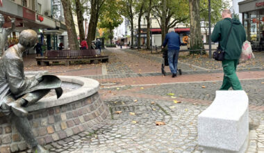 Neue Sitzbank für Glücksbrunnen am Markt in Hombruch