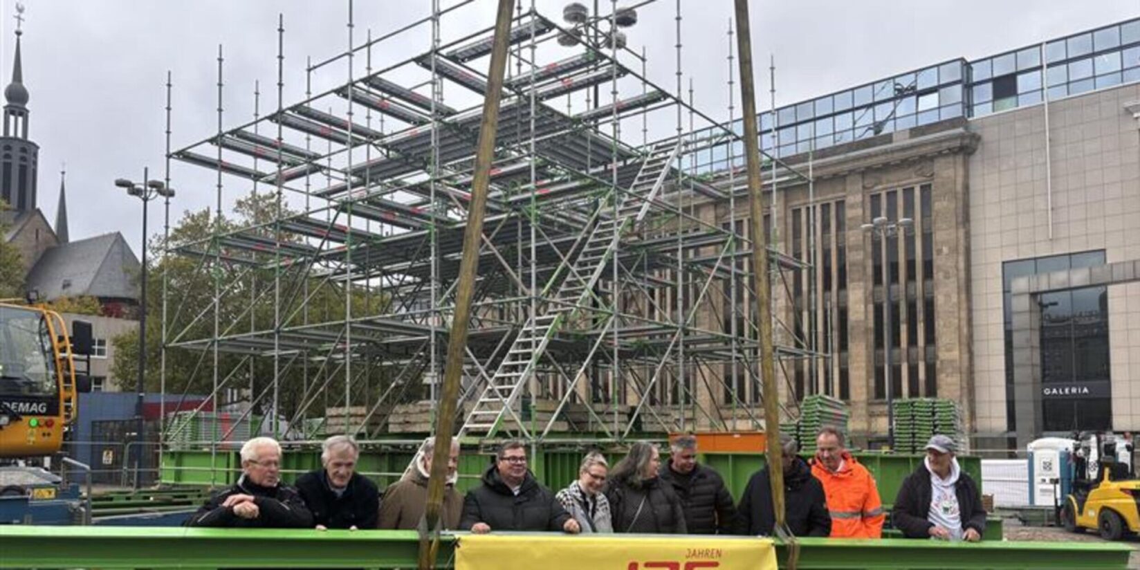 Grundsteinlegung für den weltweit größten Weihnachtsbaum