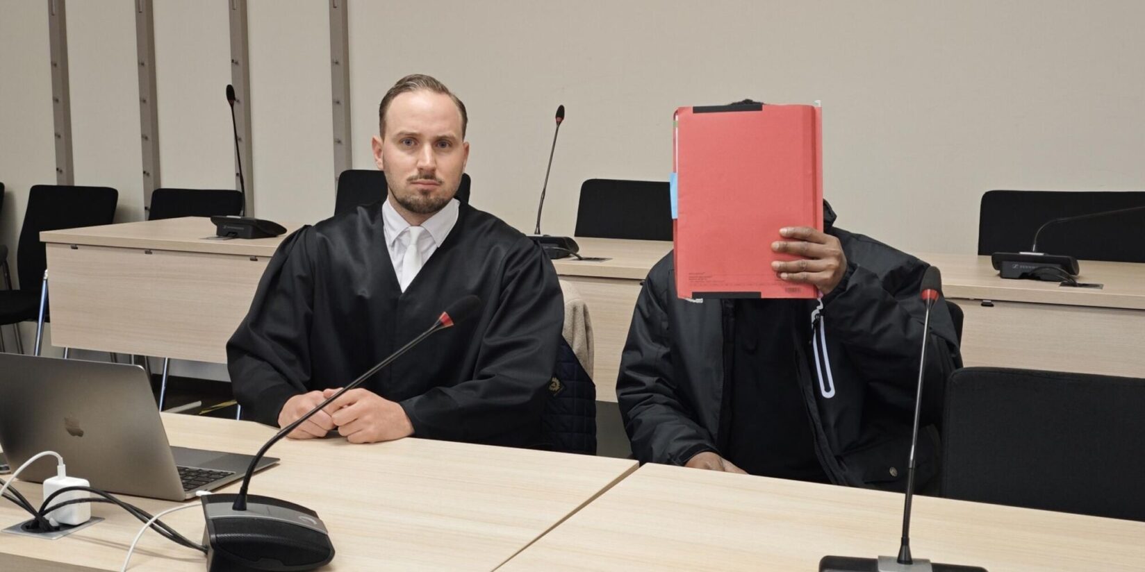 Flüchtling nach Messerdrama in Unterkunft vor Gericht