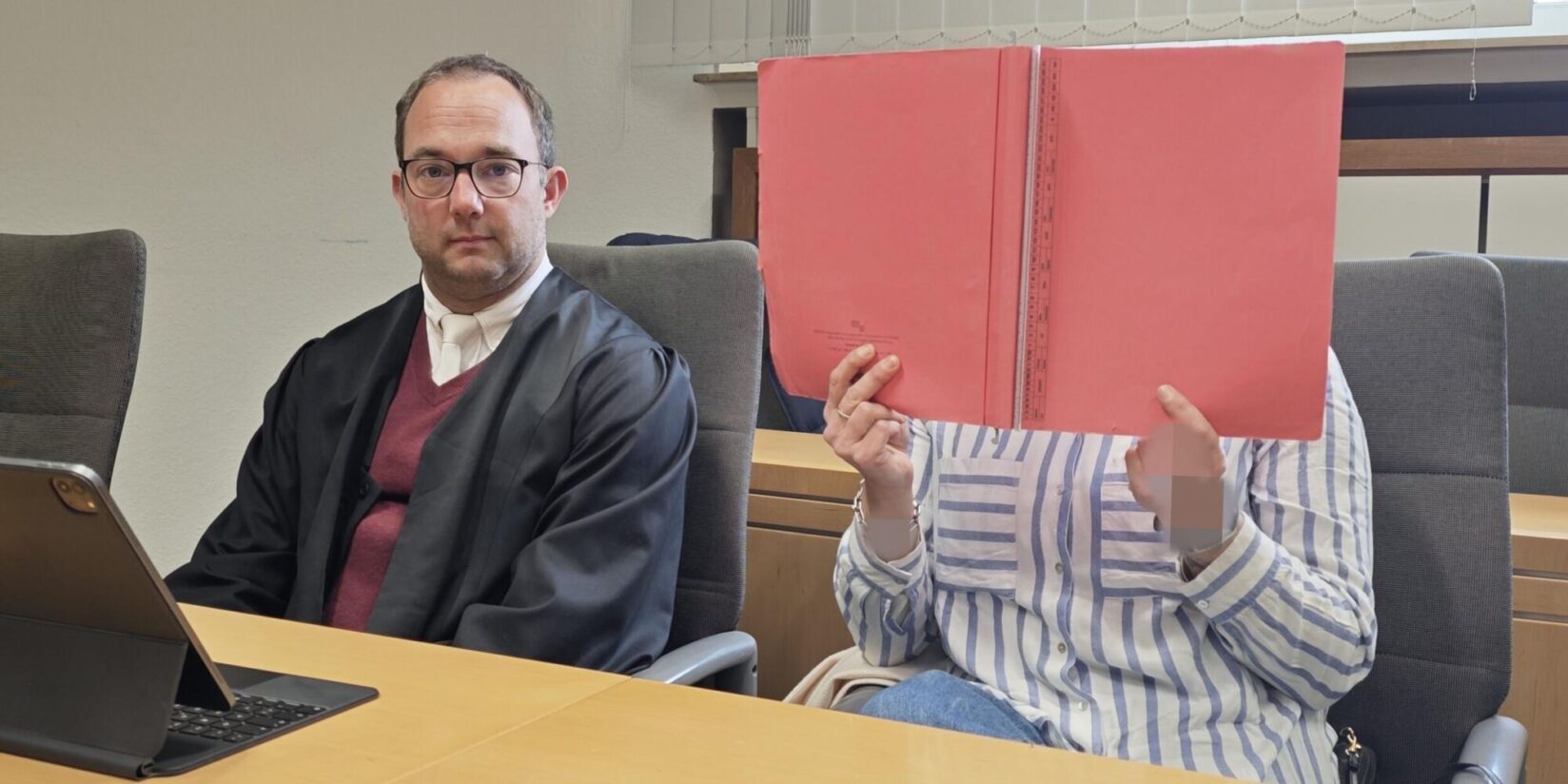 Prozessauftakt in Essen: Frau raubt Tankstelle aus