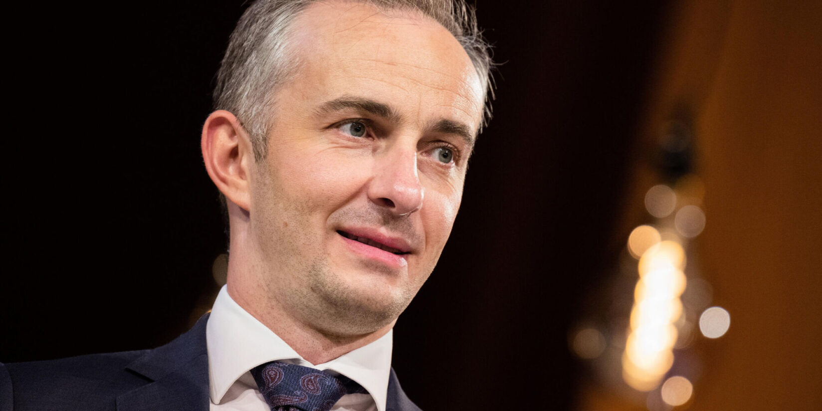 Jan Böhmermann kritisiert Polizei Dortmund wegen Tod von Mouhamed Dramé