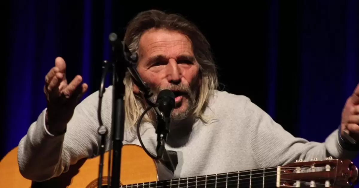 In Monologen verloren: Hans Söllner in der Wörther Festhalle - Wörth