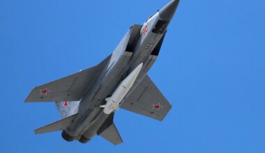 Russlands Krieg - Russisches Militär räumt Absturz von Kampfjet ein - Politik