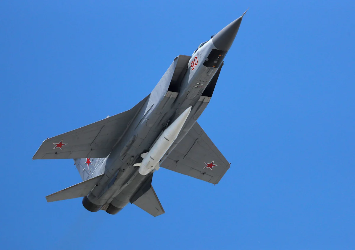 Russlands Krieg - Russisches Militär räumt Absturz von Kampfjet ein - Politik